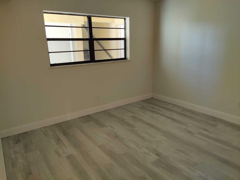 For Rent: $1,800 (2 beds, 1 baths, 1014 Square Feet)