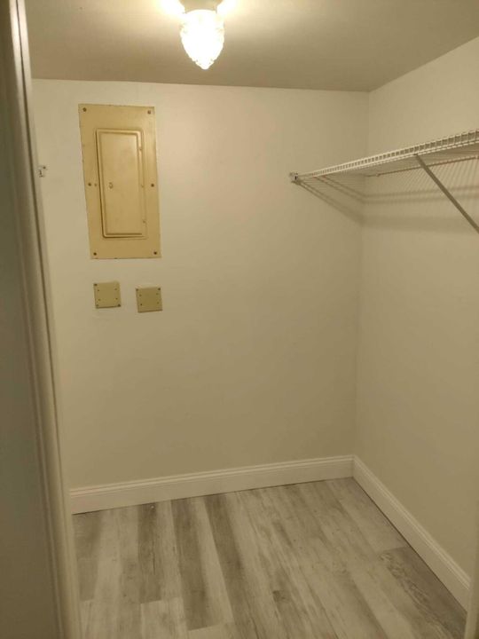 For Rent: $1,800 (2 beds, 1 baths, 1014 Square Feet)