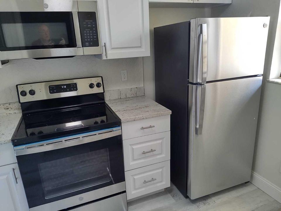 For Rent: $1,800 (2 beds, 1 baths, 1014 Square Feet)