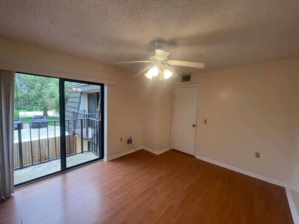 For Sale: $224,990 (2 beds, 2 baths, 1236 Square Feet)