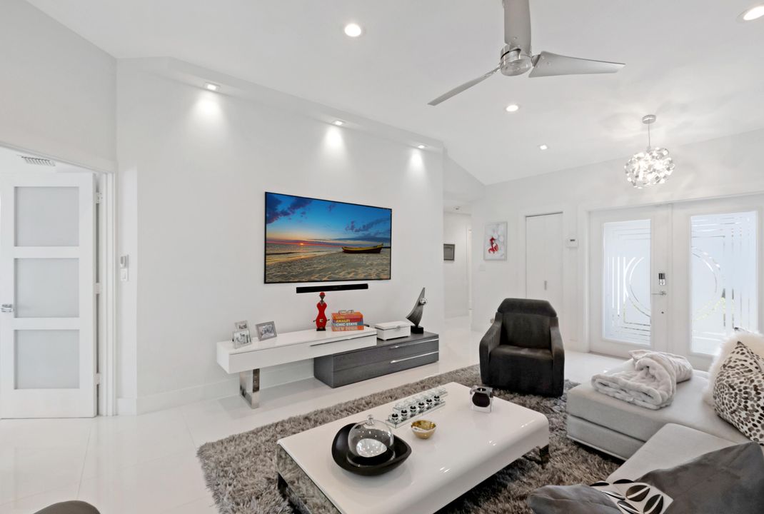 For Sale: $1,459,000 (3 beds, 2 baths, 1827 Square Feet)