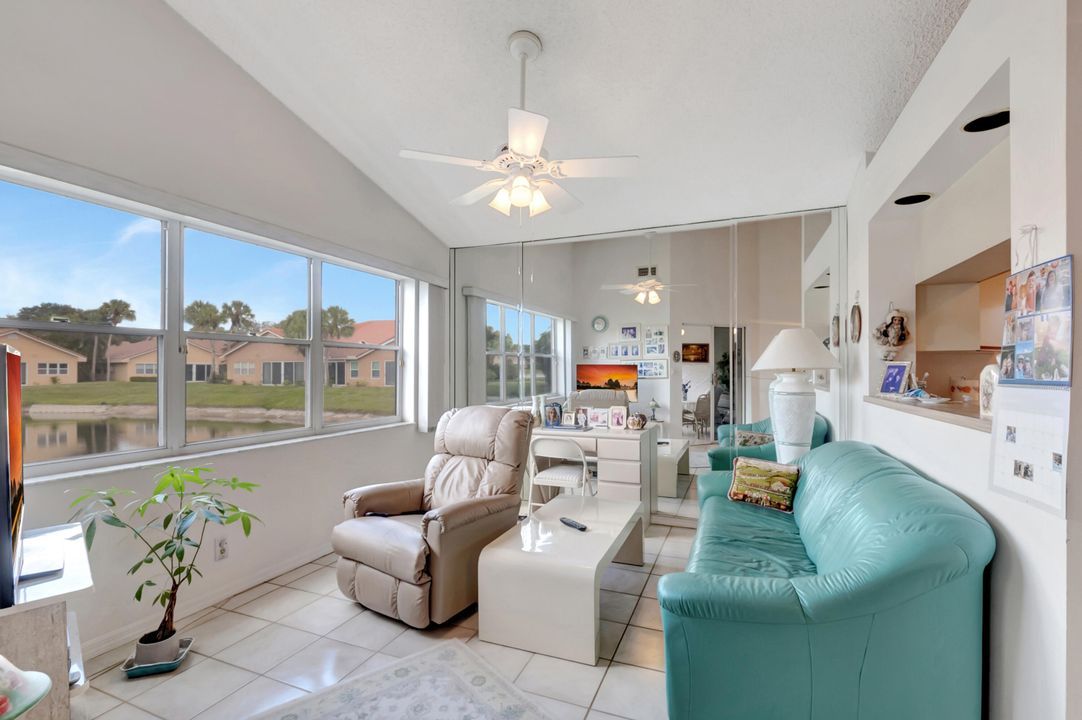 For Sale: $390,000 (2 beds, 2 baths, 1727 Square Feet)