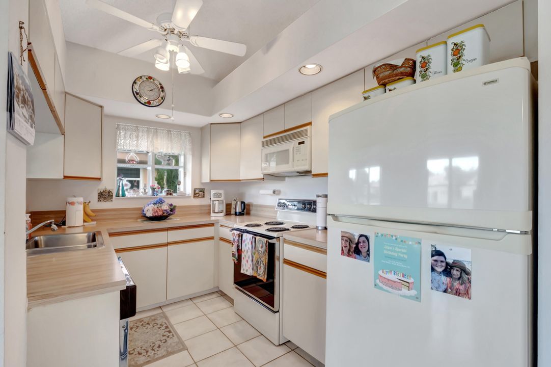 For Sale: $390,000 (2 beds, 2 baths, 1727 Square Feet)