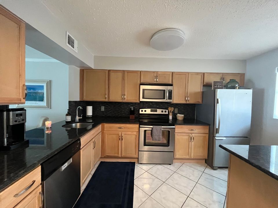 For Rent: $3,200 (2 beds, 2 baths, 1092 Square Feet)