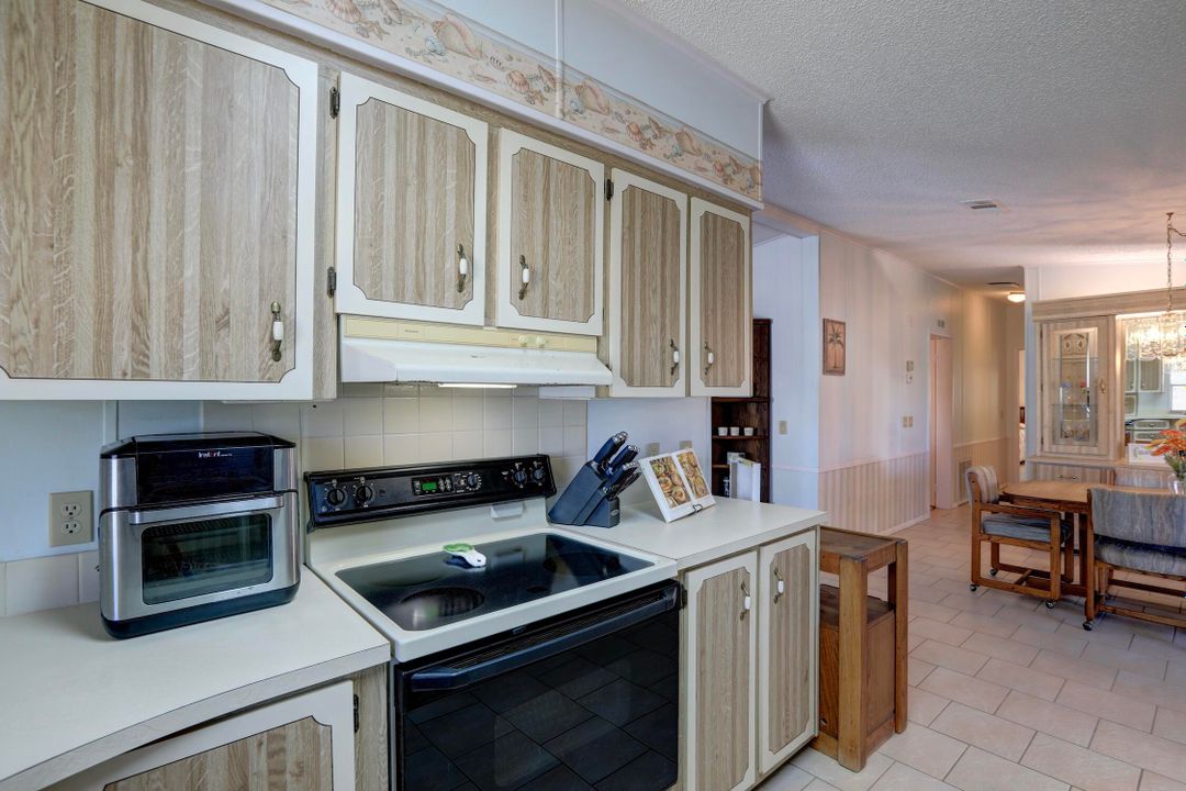 For Sale: $279,900 (2 beds, 2 baths, 1352 Square Feet)