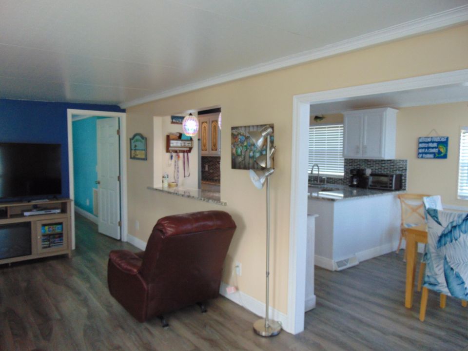 For Sale: $447,250 (2 beds, 2 baths, 428 Square Feet)