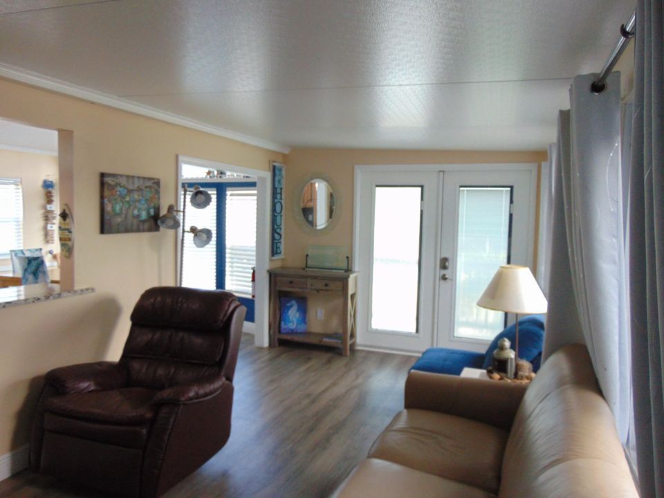 For Sale: $447,250 (2 beds, 2 baths, 428 Square Feet)