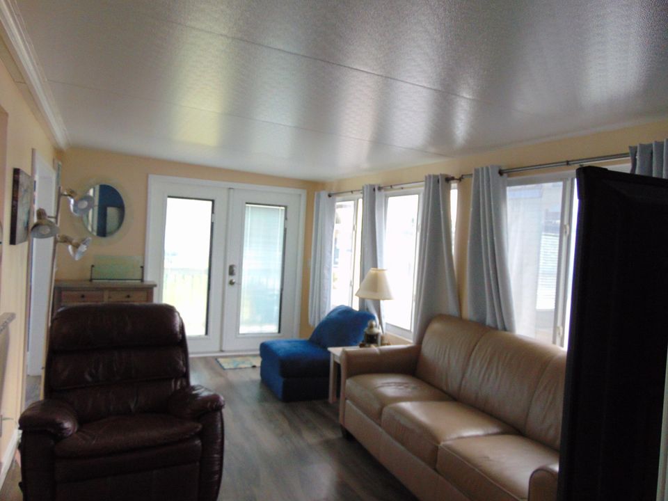 For Sale: $447,250 (2 beds, 2 baths, 428 Square Feet)