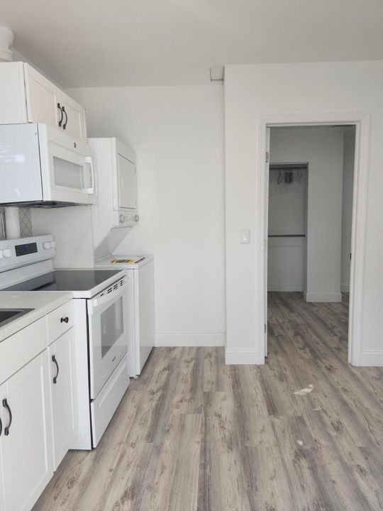 For Rent: $1,600 (1 beds, 1 baths, 400 Square Feet)