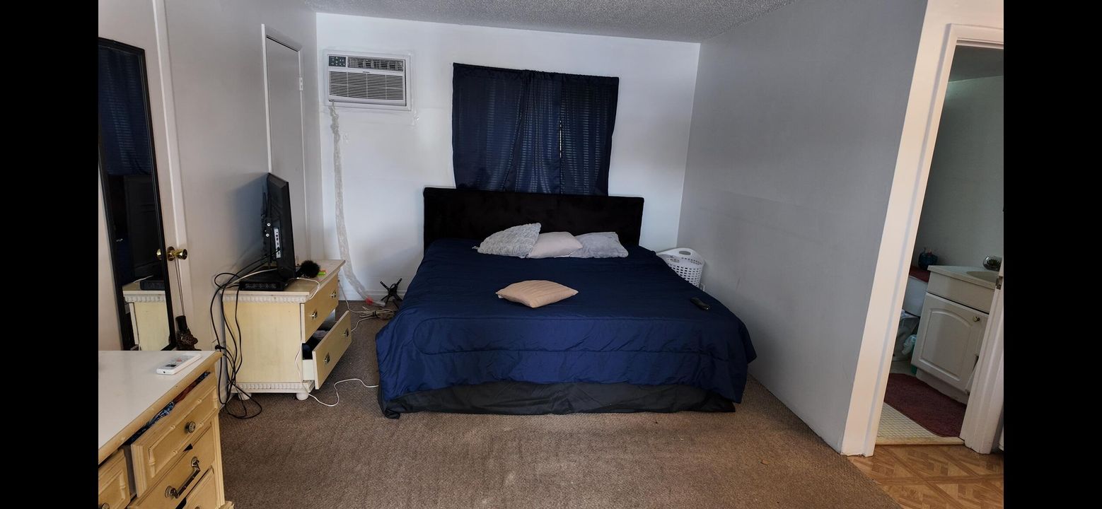 For Sale: $94,500 (1 beds, 1 baths, 424 Square Feet)