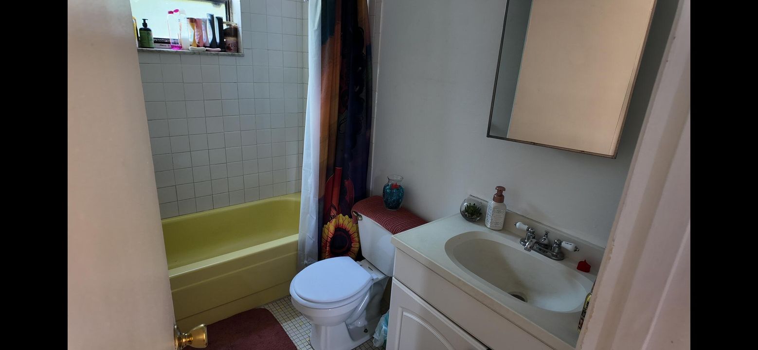 For Sale: $94,500 (1 beds, 1 baths, 424 Square Feet)