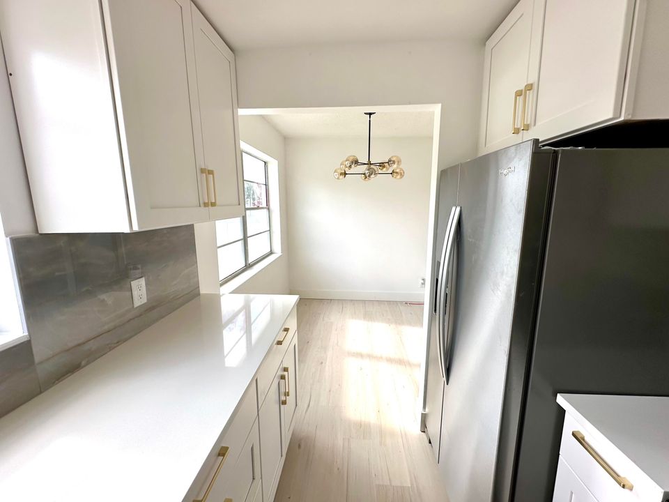 For Sale: $210,000 (2 beds, 1 baths, 798 Square Feet)