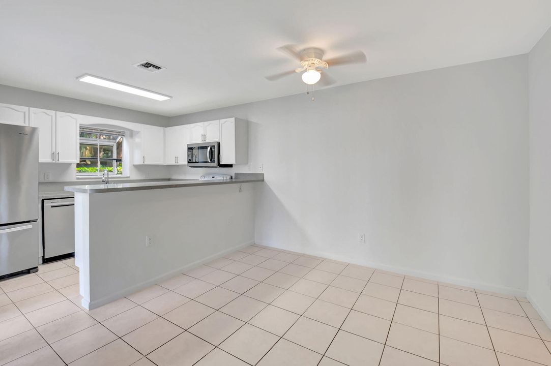 For Sale: $309,000 (2 beds, 2 baths, 1272 Square Feet)