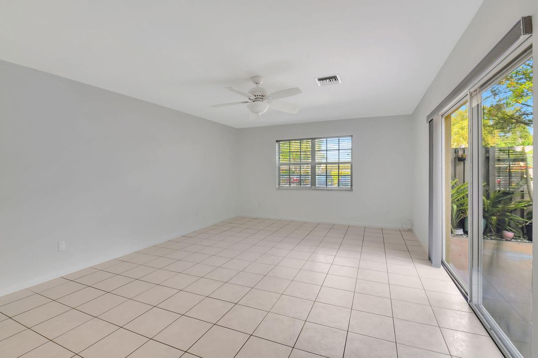 For Sale: $309,000 (2 beds, 2 baths, 1272 Square Feet)