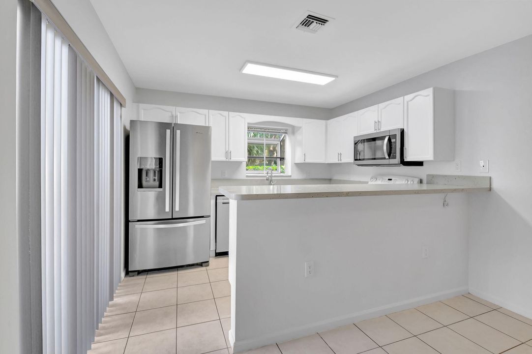 For Sale: $309,000 (2 beds, 2 baths, 1272 Square Feet)