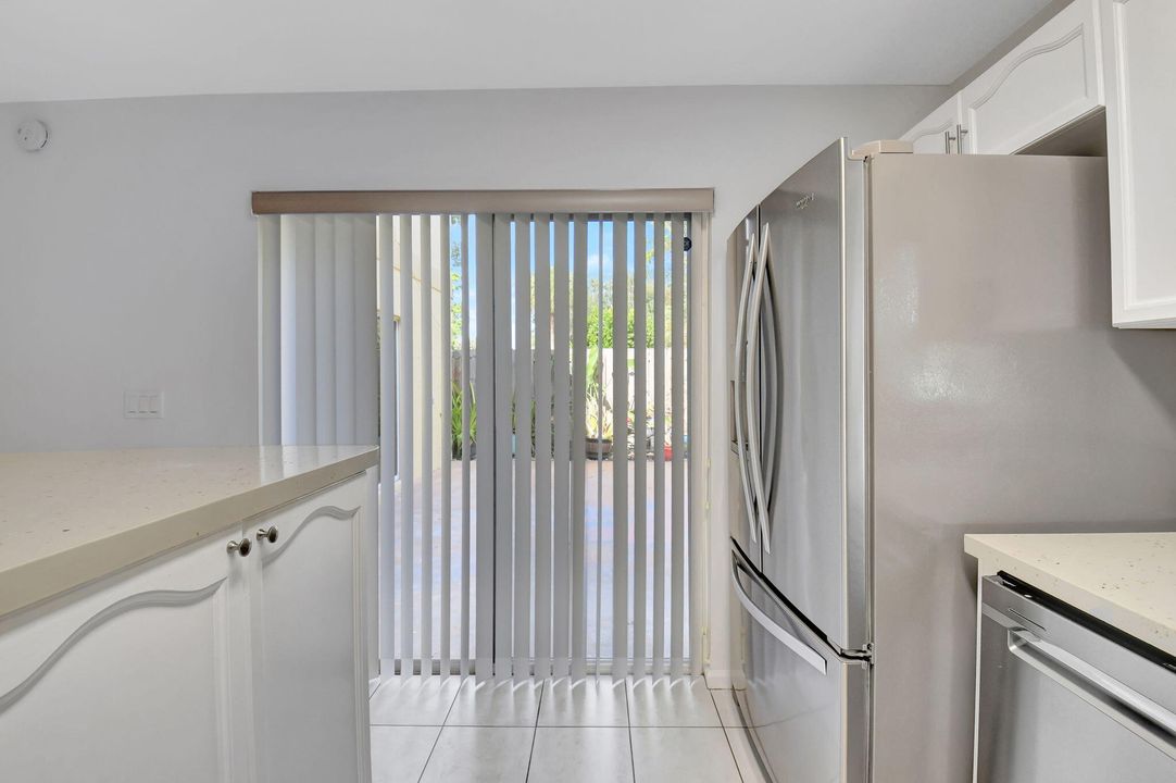 For Sale: $309,000 (2 beds, 2 baths, 1272 Square Feet)