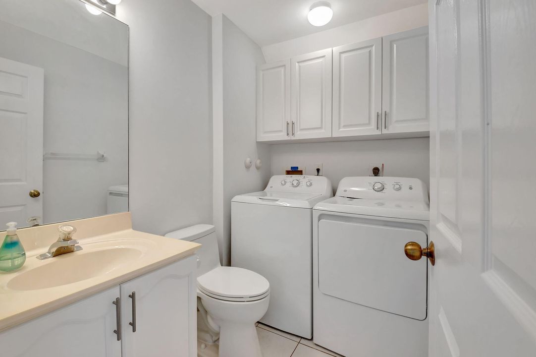 For Sale: $309,000 (2 beds, 2 baths, 1272 Square Feet)