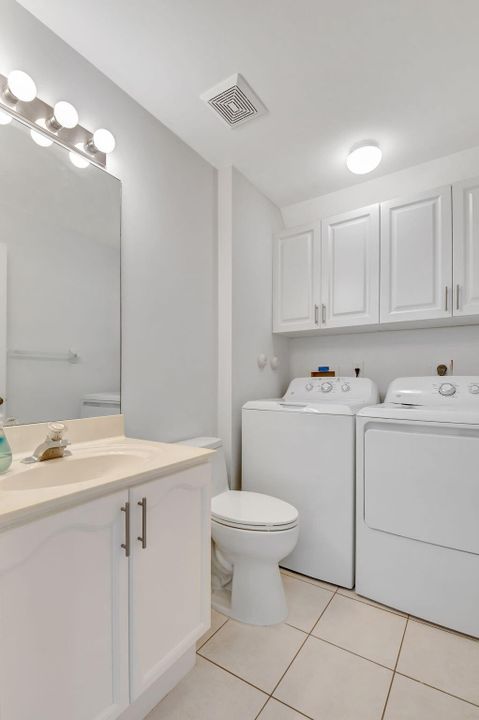 For Sale: $309,000 (2 beds, 2 baths, 1272 Square Feet)