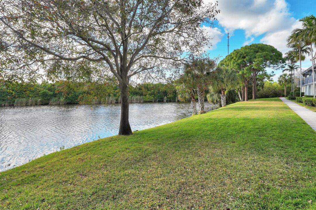 For Sale: $400,000 (2 beds, 2 baths, 1302 Square Feet)