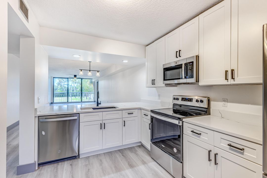 For Sale: $249,000 (2 beds, 2 baths, 1385 Square Feet)