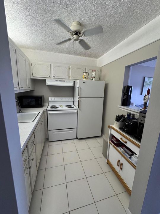 For Sale: $99,900 (1 beds, 1 baths, 615 Square Feet)