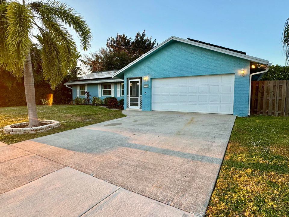 For Sale: $599,000 (3 beds, 2 baths, 2181 Square Feet)