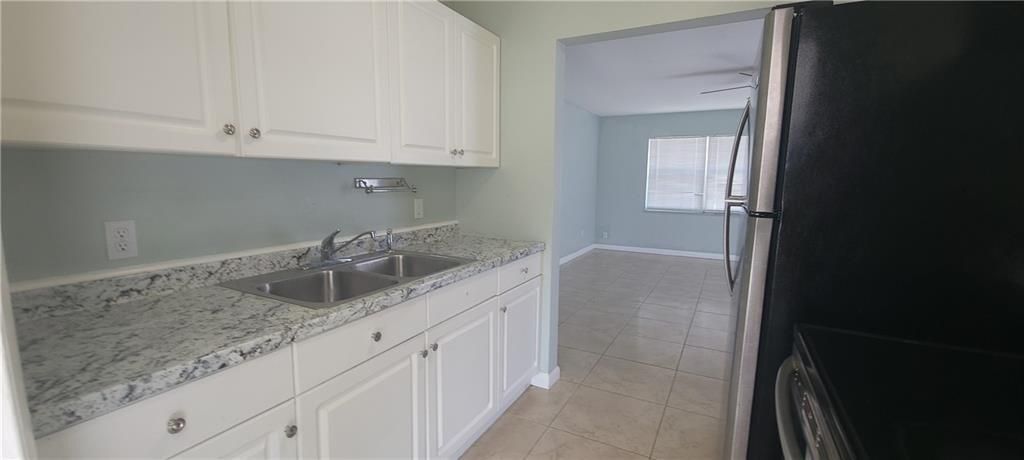 For Sale: $235,000 (2 beds, 1 baths, 780 Square Feet)