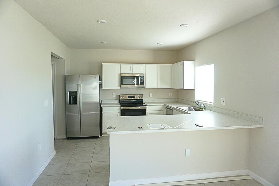 For Rent: $2,650 (4 beds, 2 baths, 2147 Square Feet)