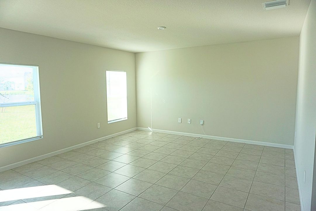 For Rent: $2,650 (4 beds, 2 baths, 2147 Square Feet)