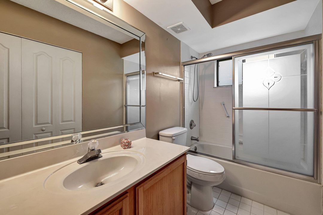 For Sale: $215,000 (2 beds, 2 baths, 1047 Square Feet)