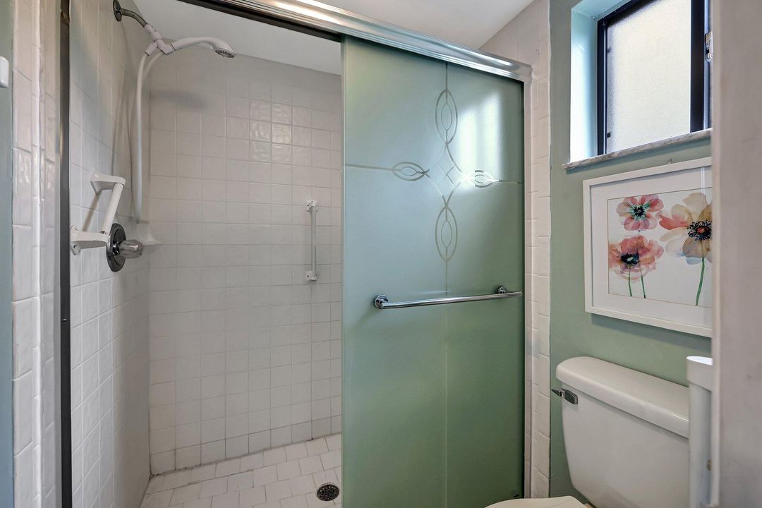 For Sale: $215,000 (2 beds, 2 baths, 1047 Square Feet)