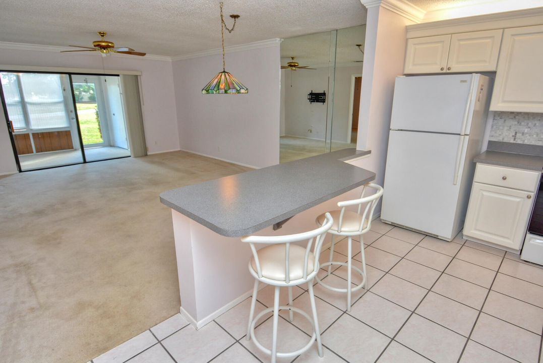 For Sale: $225,000 (2 beds, 2 baths, 1084 Square Feet)