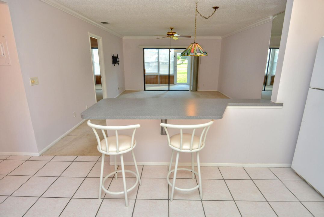 For Sale: $225,000 (2 beds, 2 baths, 1084 Square Feet)