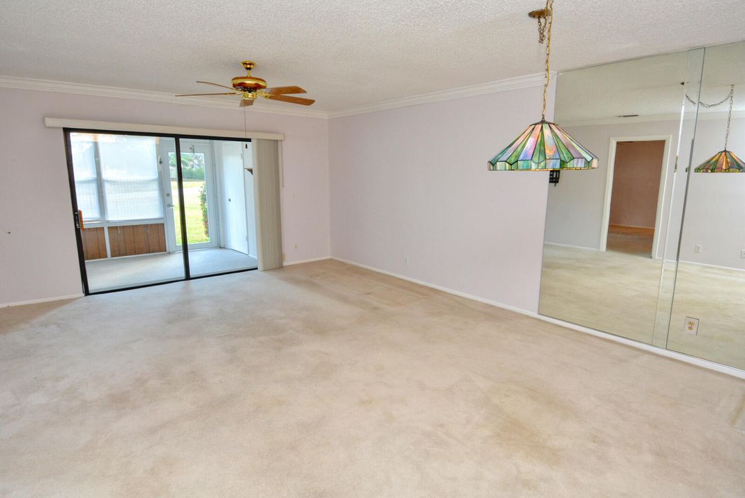 For Sale: $225,000 (2 beds, 2 baths, 1084 Square Feet)