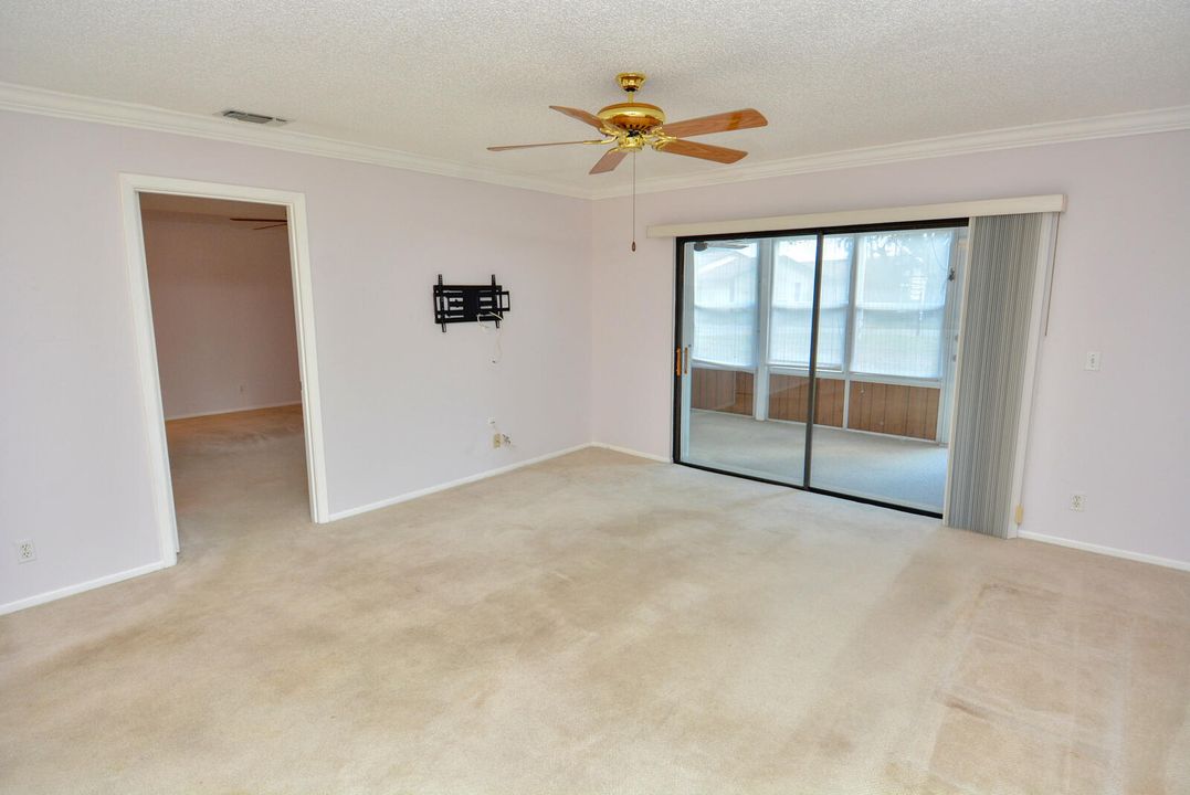 For Sale: $225,000 (2 beds, 2 baths, 1084 Square Feet)