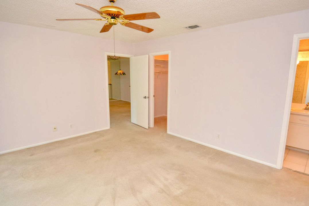 For Sale: $225,000 (2 beds, 2 baths, 1084 Square Feet)