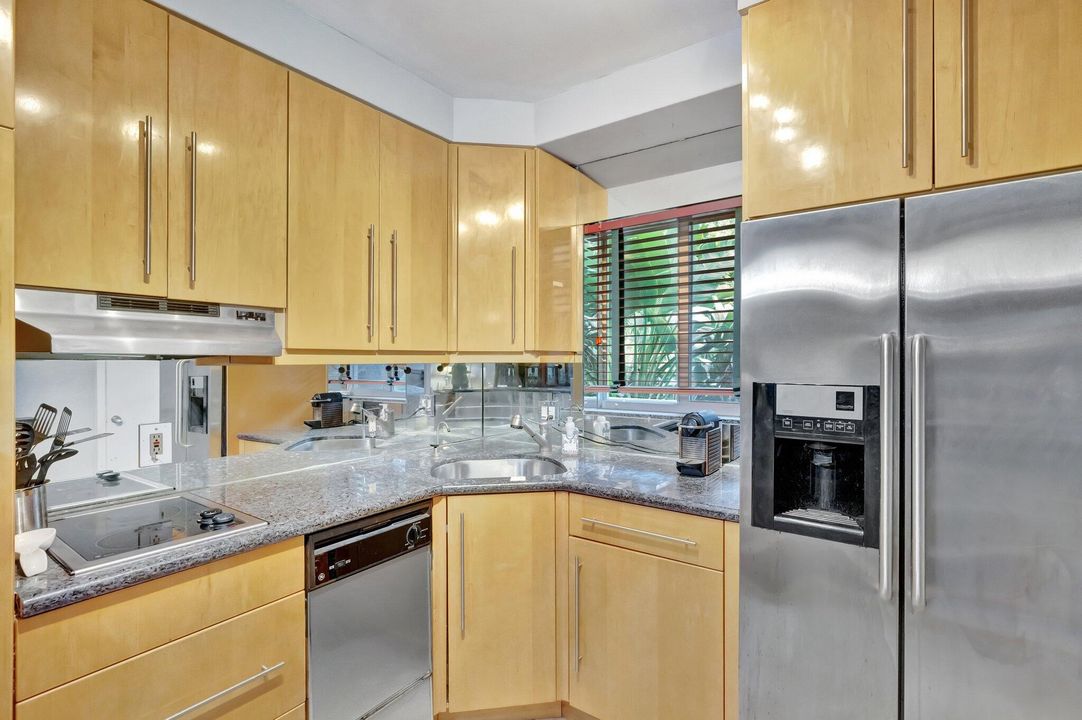 For Sale: $279,000 (1 beds, 1 baths, 620 Square Feet)