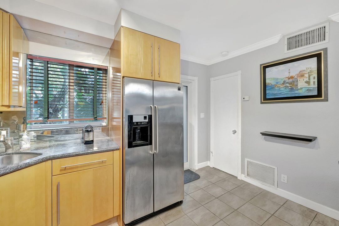 For Sale: $279,000 (1 beds, 1 baths, 620 Square Feet)