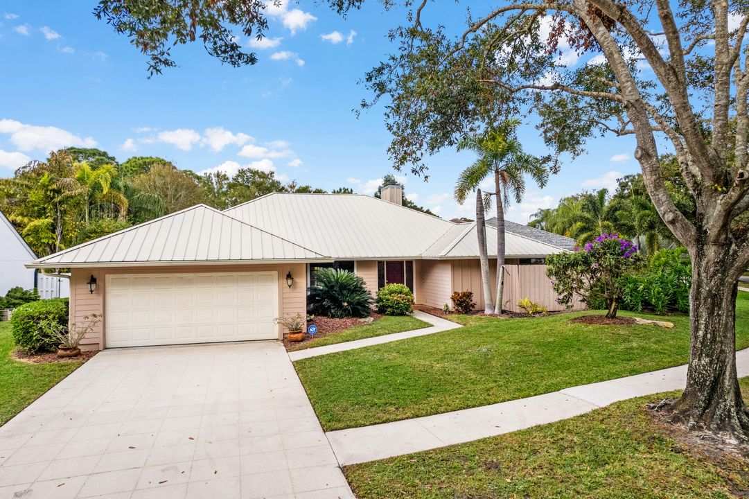 For Sale: $798,000 (4 beds, 2 baths, 2230 Square Feet)