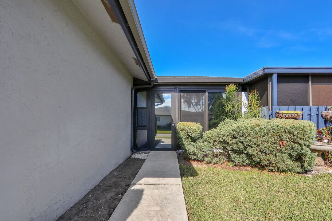 For Sale: $224,900 (2 beds, 2 baths, 1337 Square Feet)