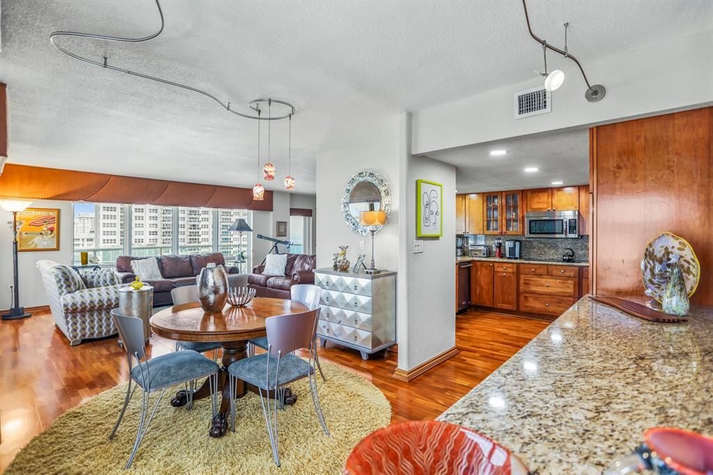 For Sale: $874,500 (2 beds, 2 baths, 1860 Square Feet)