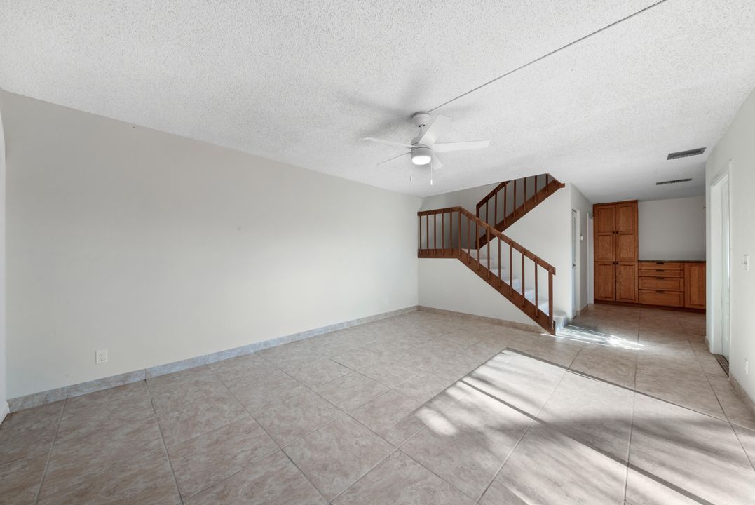 For Sale: $299,900 (2 beds, 2 baths, 1232 Square Feet)