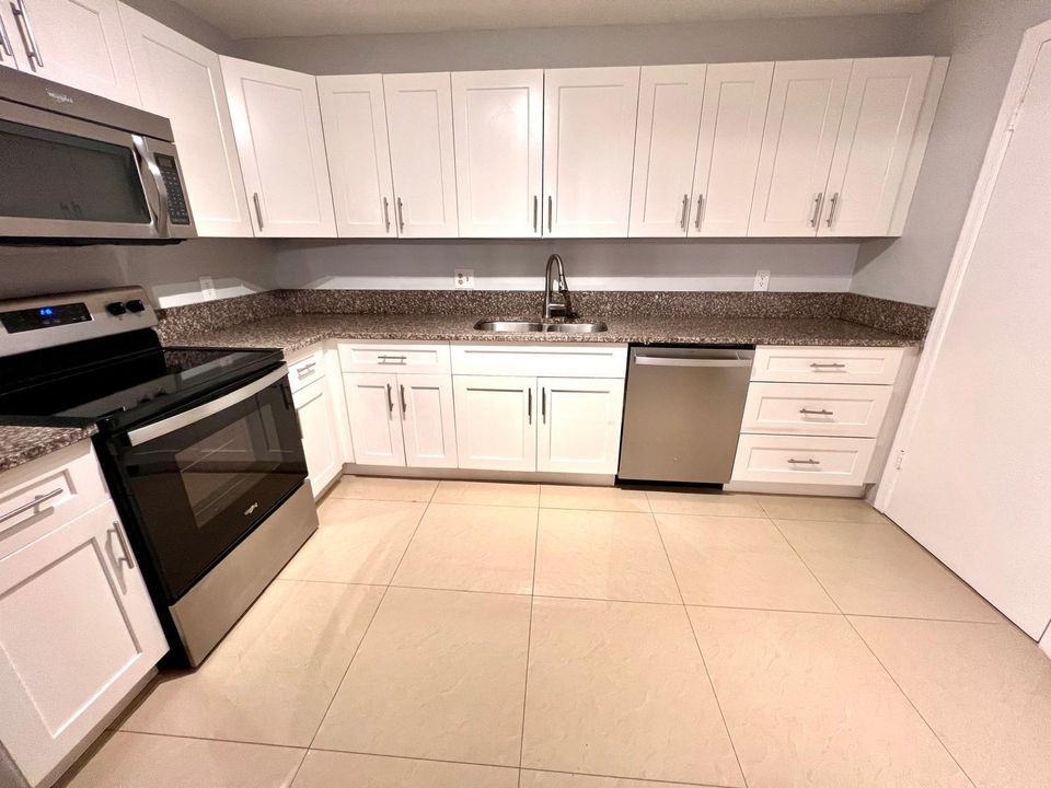 For Rent: $1,150 (1 beds, 1 baths, 1243 Square Feet)