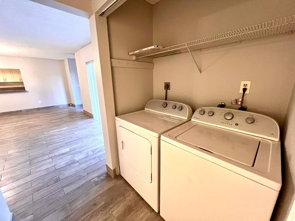 For Rent: $1,150 (1 beds, 1 baths, 1243 Square Feet)