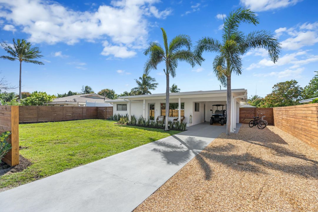 For Sale: $1,449,000 (2 beds, 1 baths, 1044 Square Feet)