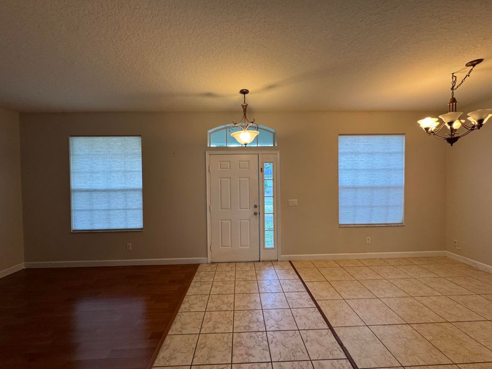 For Rent: $2,700 (4 beds, 3 baths, 1832 Square Feet)