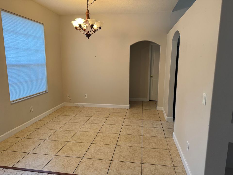 For Rent: $2,700 (4 beds, 3 baths, 1832 Square Feet)