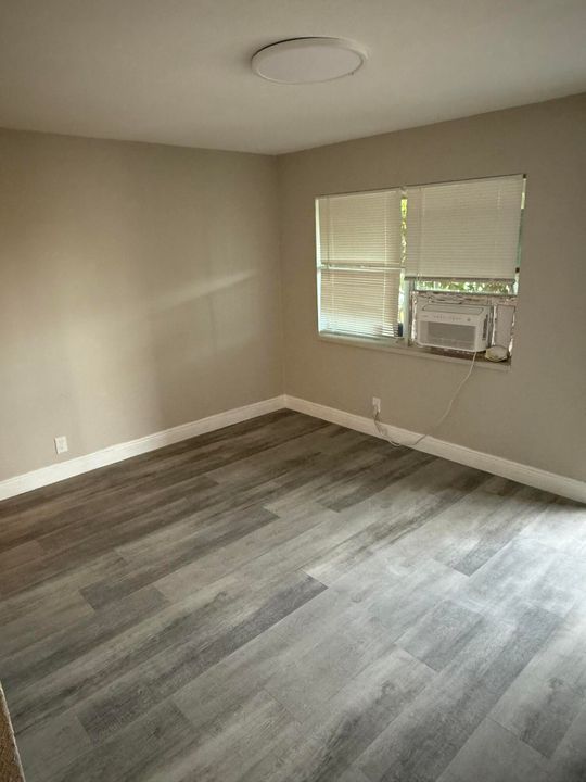 For Rent: $1,100 (2 beds, 1 baths, 5056 Square Feet)