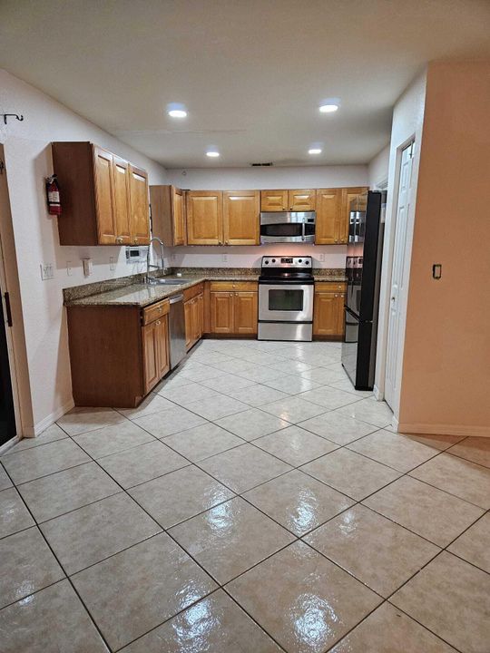 For Rent: $3,000 (4 beds, 2 baths, 2575 Square Feet)