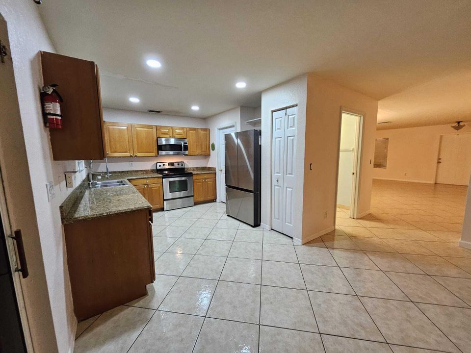 For Rent: $3,000 (4 beds, 2 baths, 2575 Square Feet)